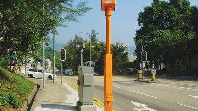 香港衝紅燈法律後果全攻略：違例、罰款、賠償一次看