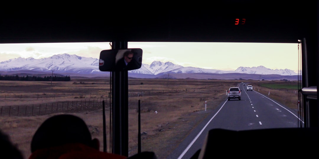 乘坐跨境直通巴在內地高速公路意外受傷，香港法院能否受理索償？